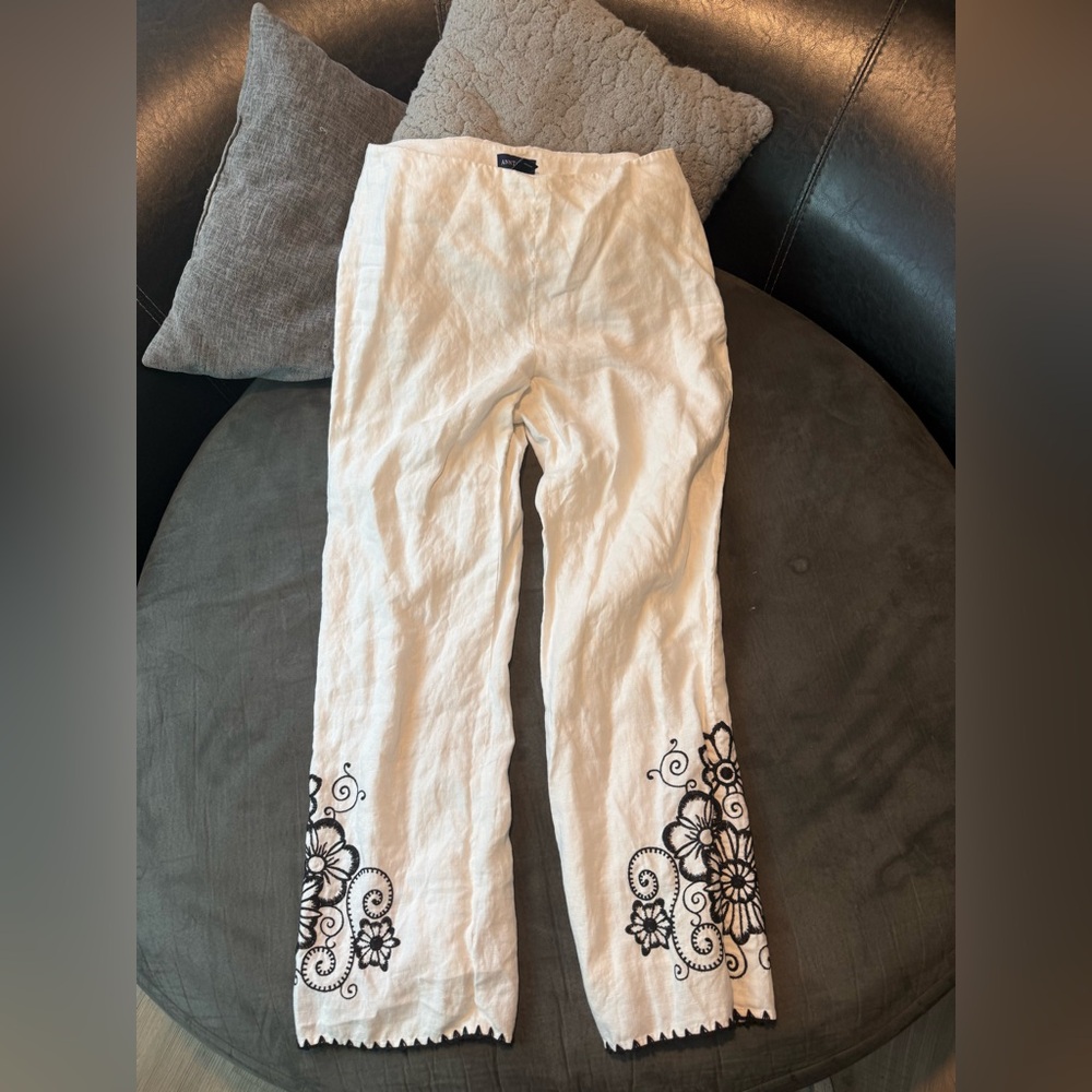 Ann Taylor White Pants with Black Floral Design